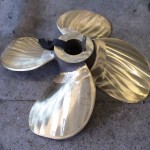 Er is een bus nodig om de schroef passend te maken.